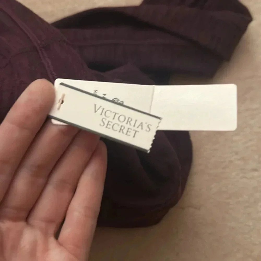 Victoria’s Secret Incredible Essential Leggings High Rise 7/8 Length NWT - Picture 8 of 9
